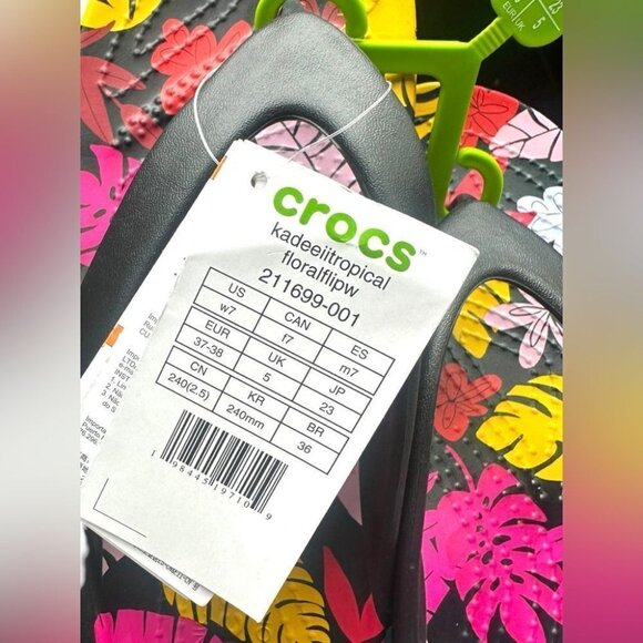 Crocs Kadee II Women’s US 7 Black Floral Flip Flop Sandals NWT 211699 Waterproof - Picture 9 of 9